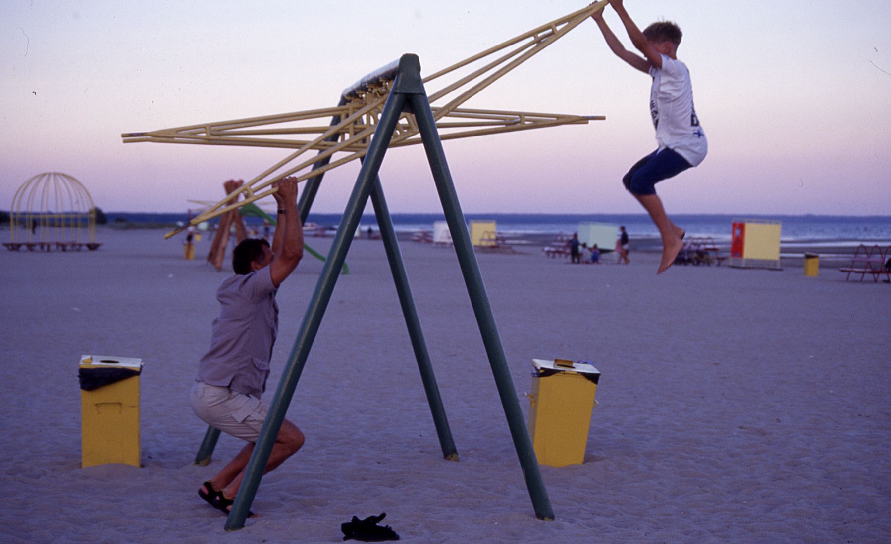 Pärnu-strandliv.JPG