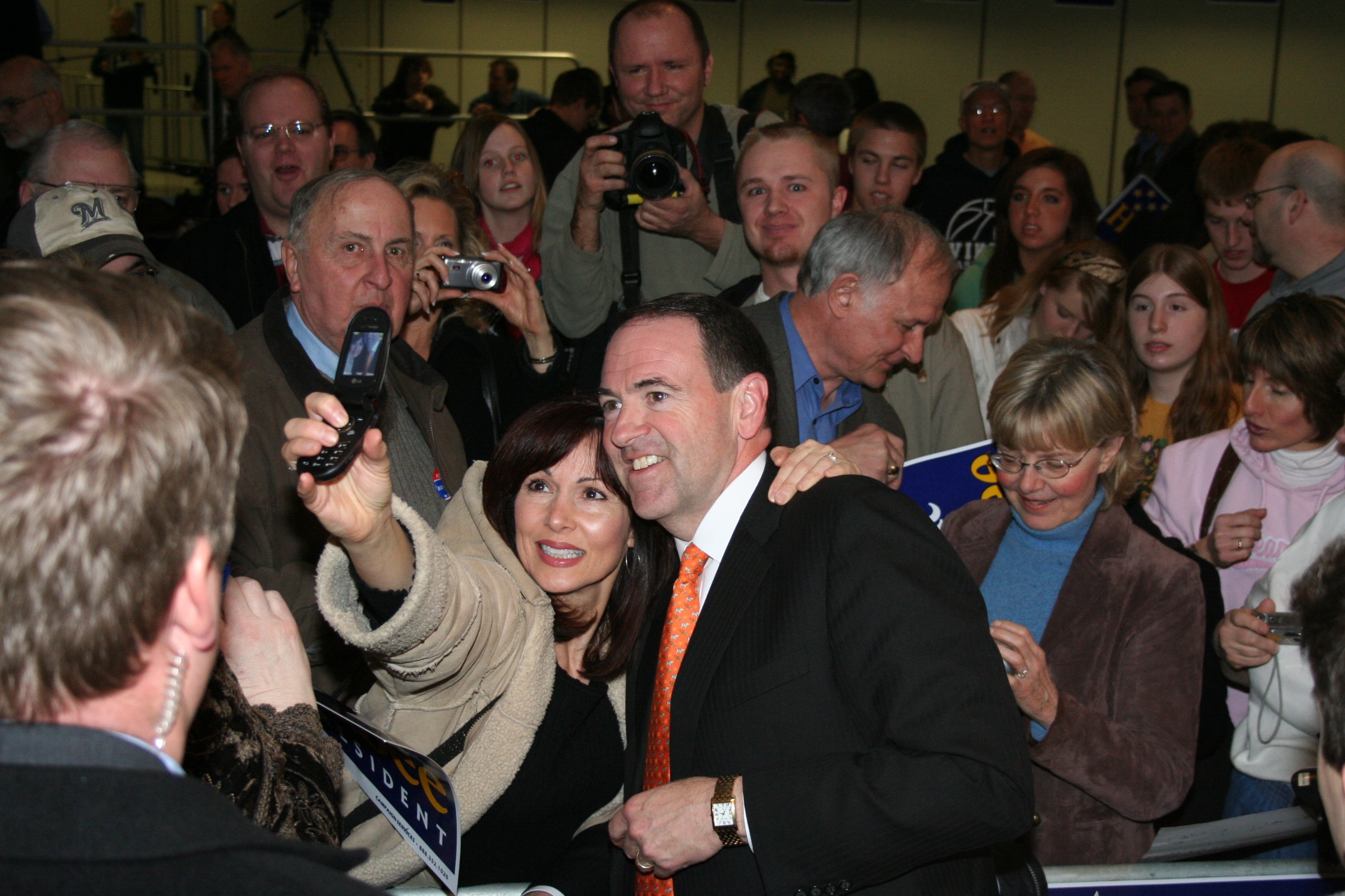 Former_Arkansas_Governor_and_2008_Republican_presidential_candidate_Mike_Huckabee_with_a_supporter_at_a_campaign_rally_in_Wisconsin