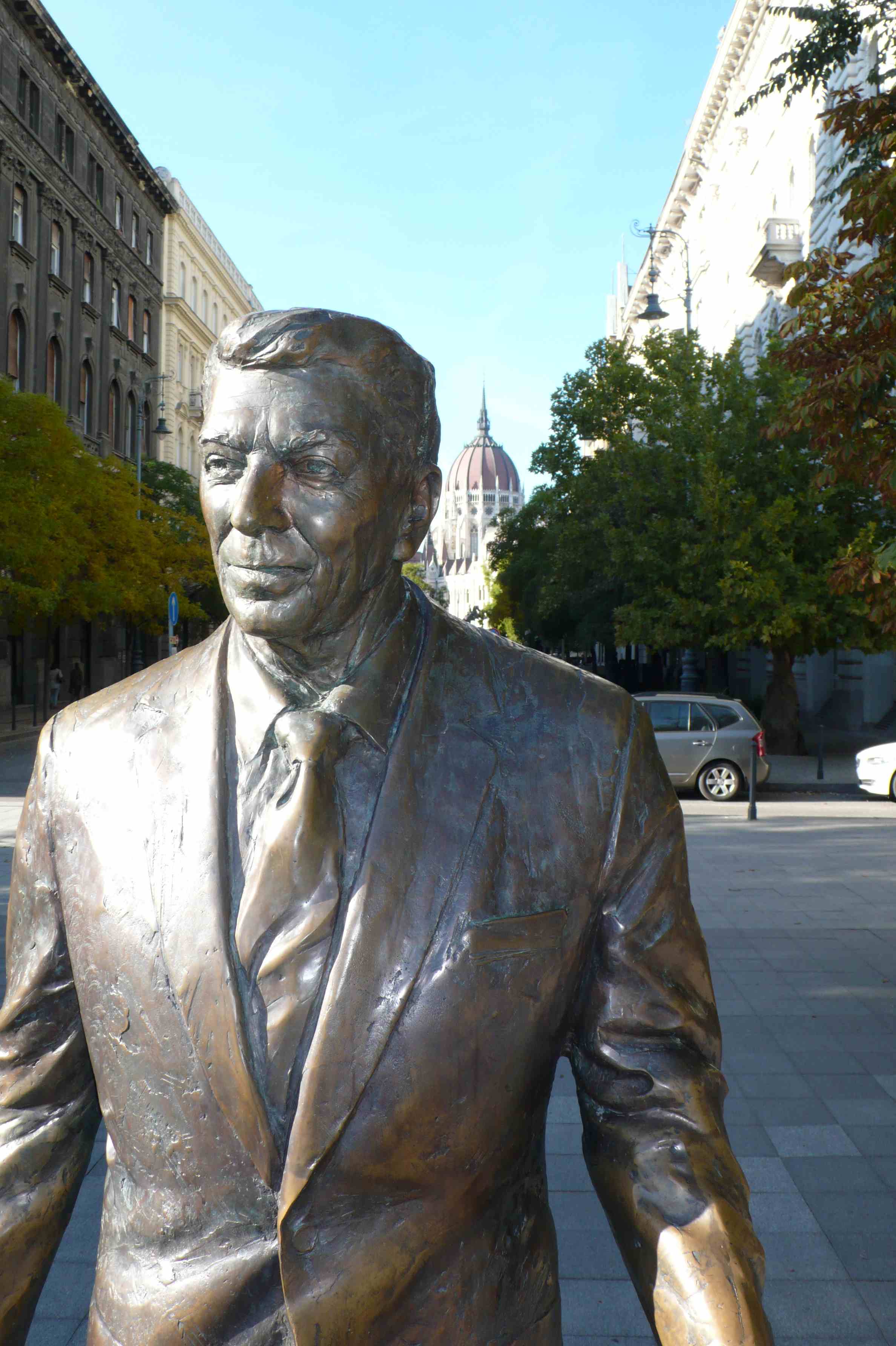 Reagan Budapest online