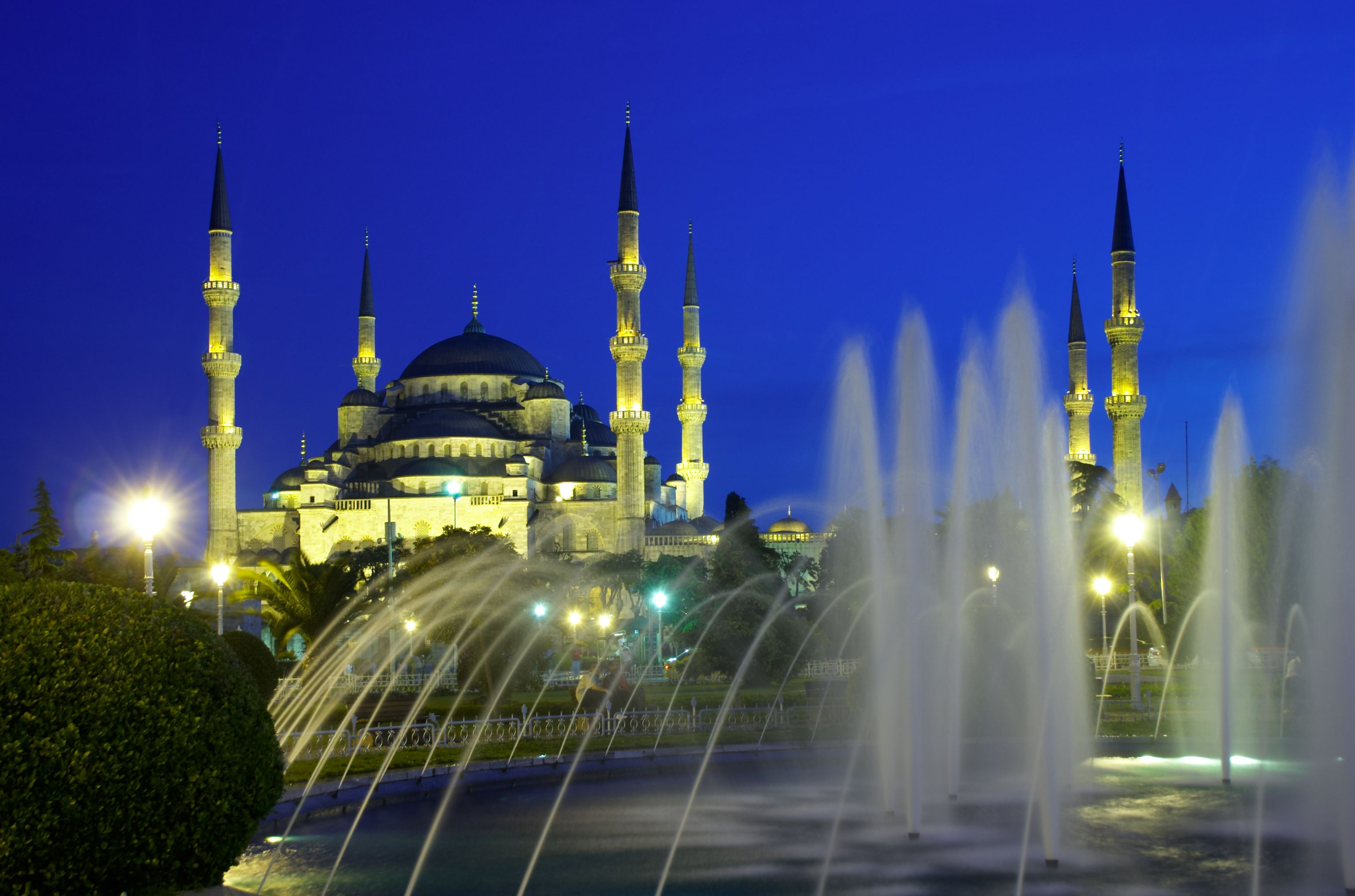 blue mosque and fountain in Istanbul